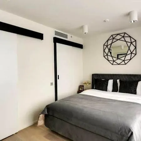 Smart Host * מינכן